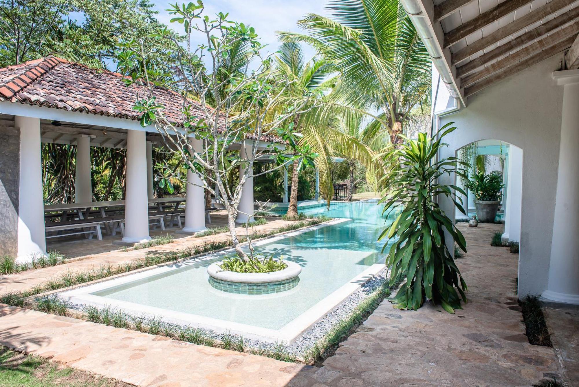 Good Story At Nirbana Island Bed and Breakfast Ahangama Exteriör bild